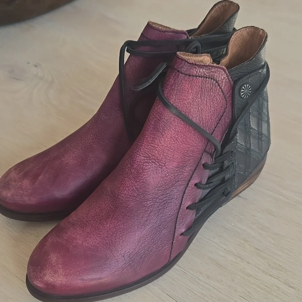 Veracruz Fox Hill Lace Booties Black and Bordeaux NWT